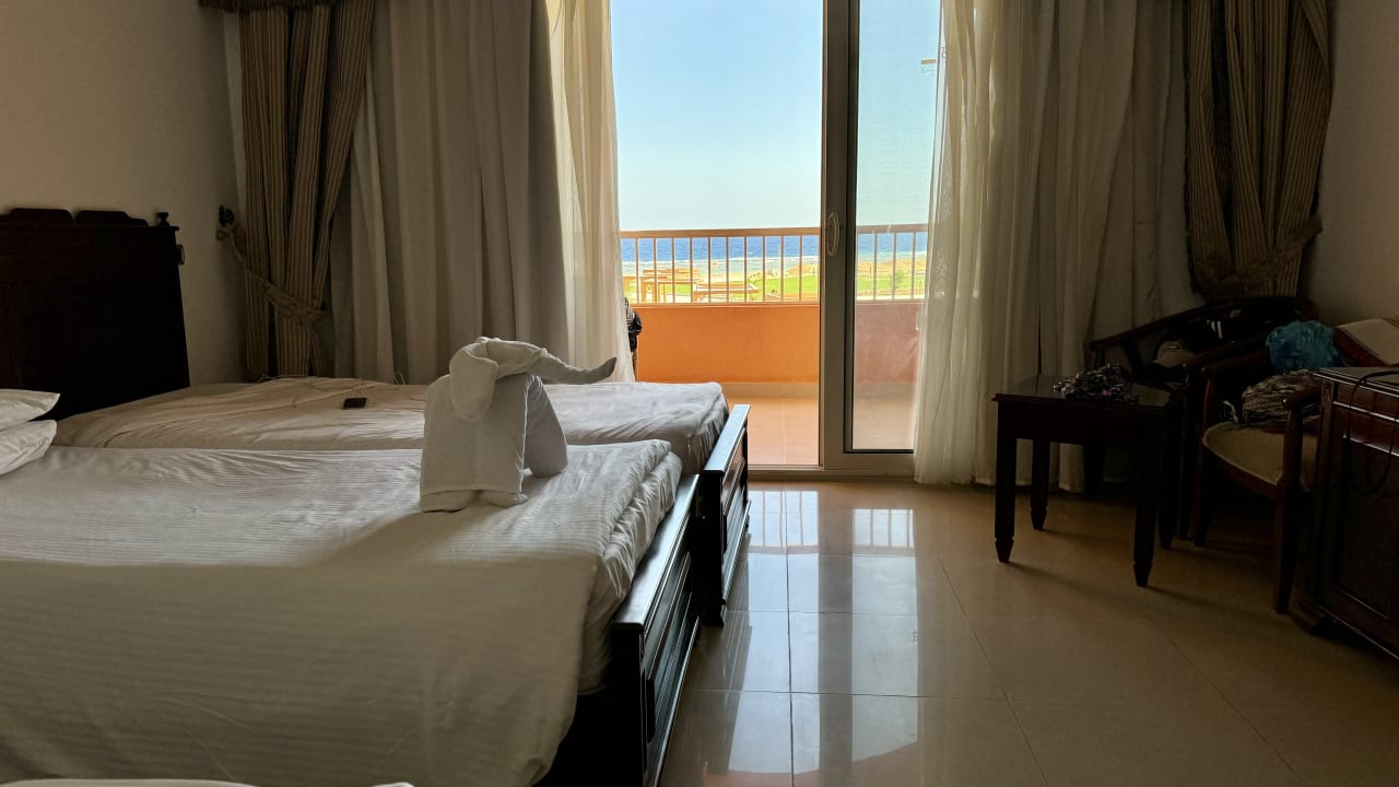 Zimmer Three Corners Happy Life Beach Resort