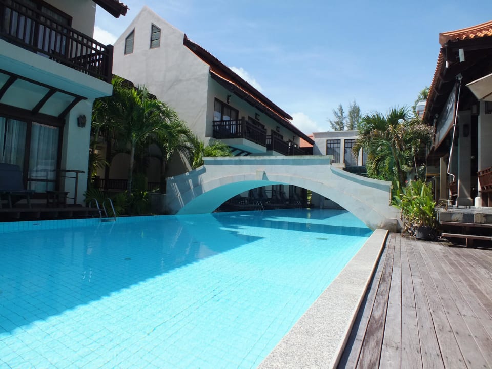 Pool mit Blick zu Brücke Khaolak Oriental Resort - Adults only
