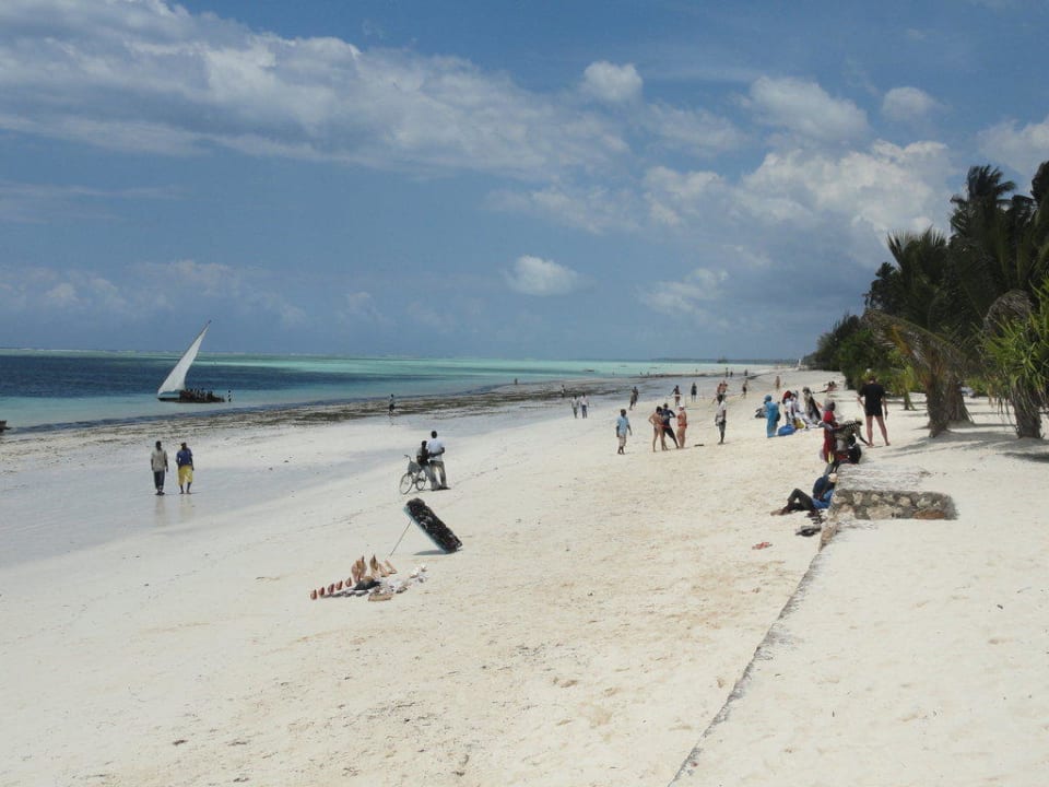 Hotelstrand bei Ebbe Neptune Pwani Beach Resort & Spa