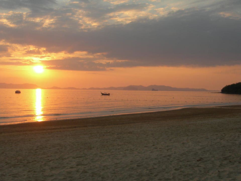 Sunset Dusit Thani Krabi Beach Resort