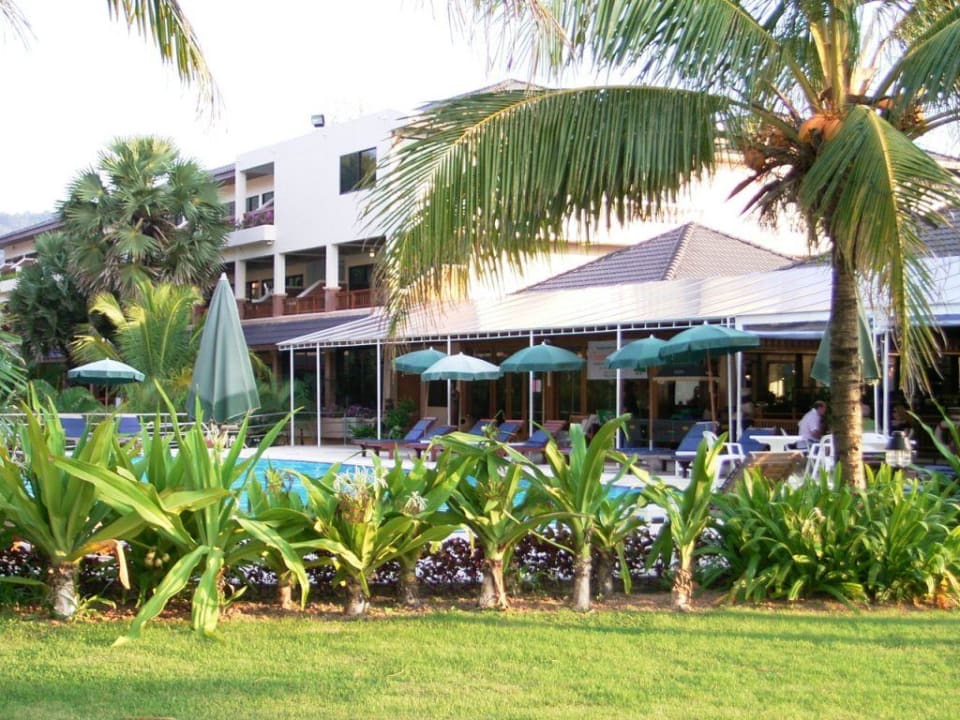 Hotelblick hinterm Pool Sunprime Kamala Beach