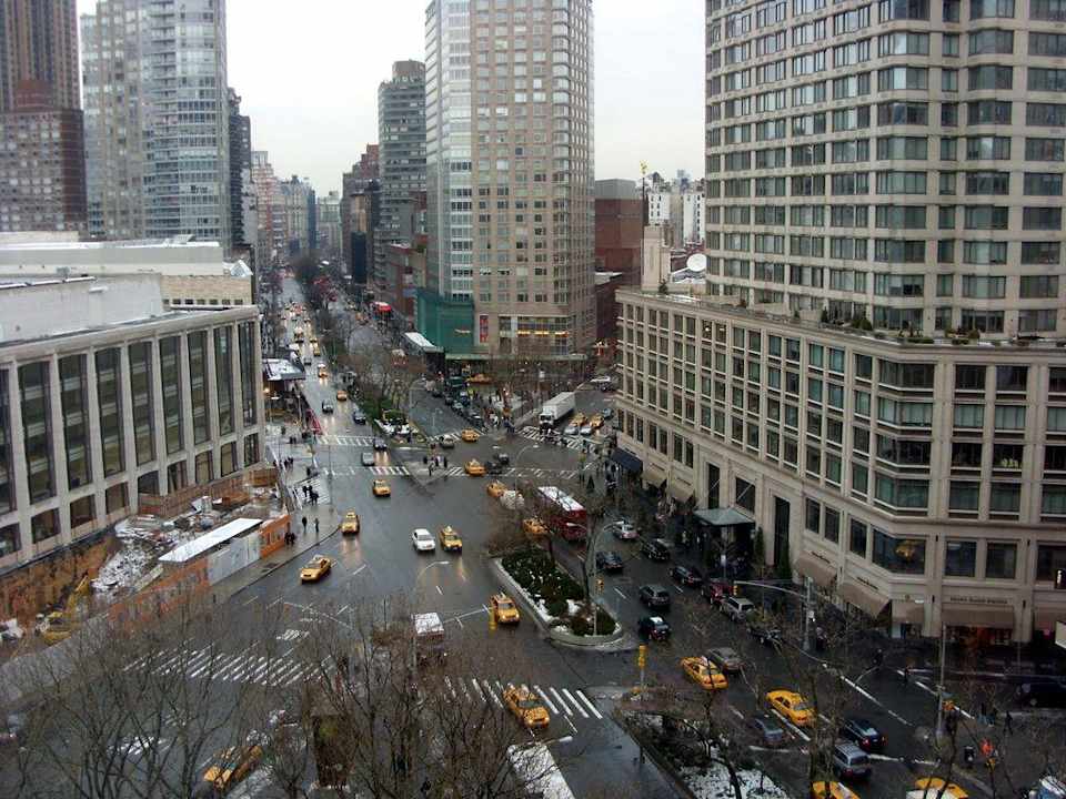 Ausblick auf den Broadway aus dem 9. Stock Hotel The Empire