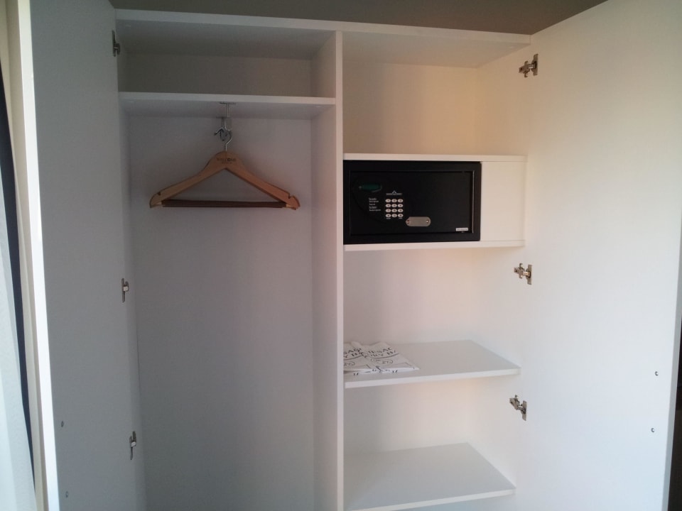 Schrank mit Safe Best Western Plus Welcome Hotel Frankfurt