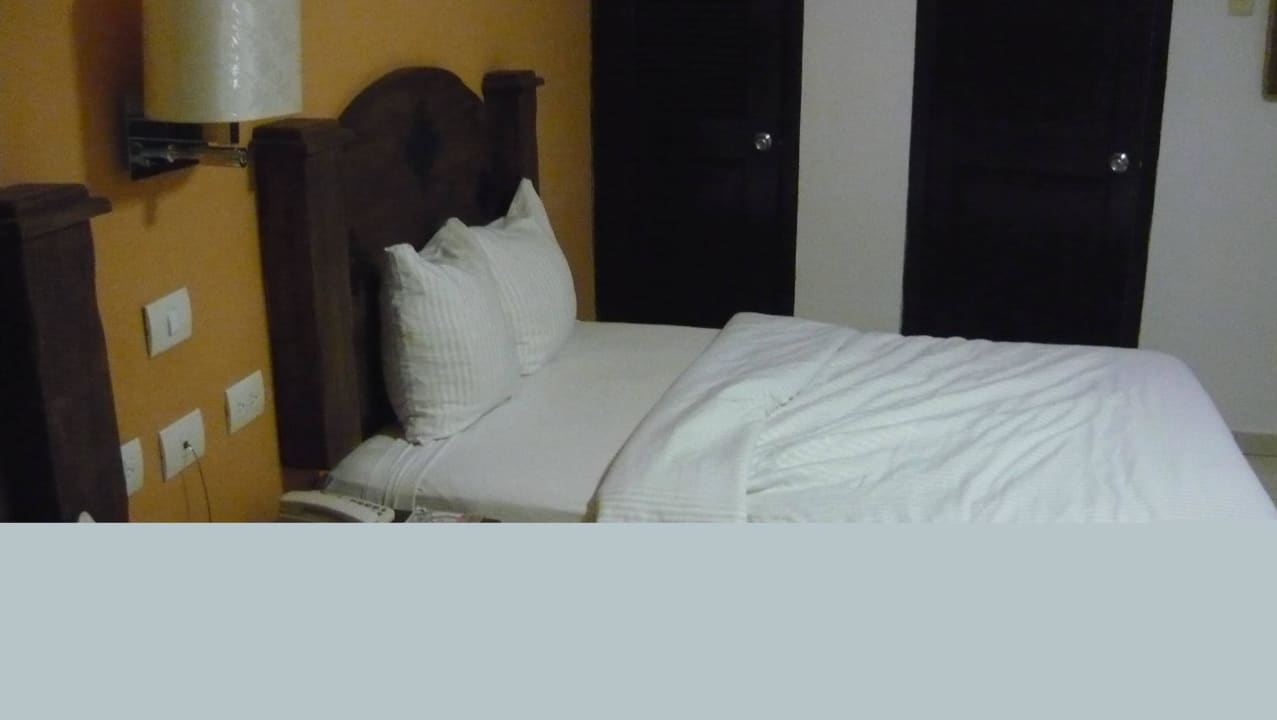 Bett Hotel Hacienda Inn