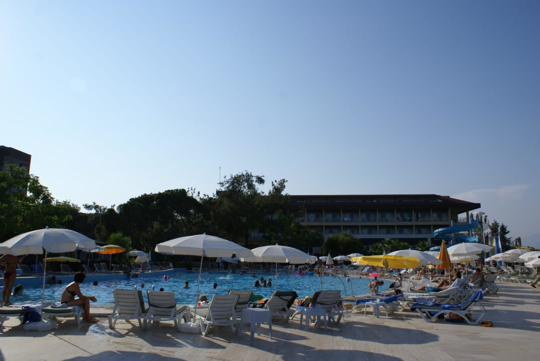 Общий вид на главный бассейн Marvida Family Eco