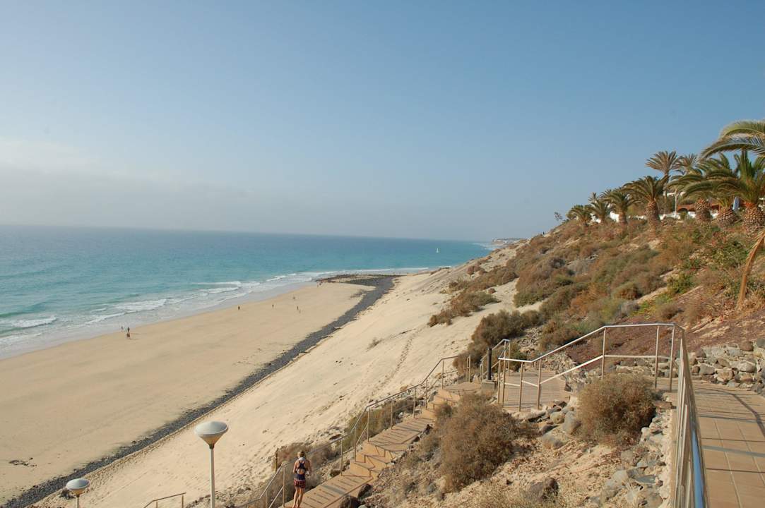 Plaża pod hotelem i schodki  SBH Club Paraiso Playa