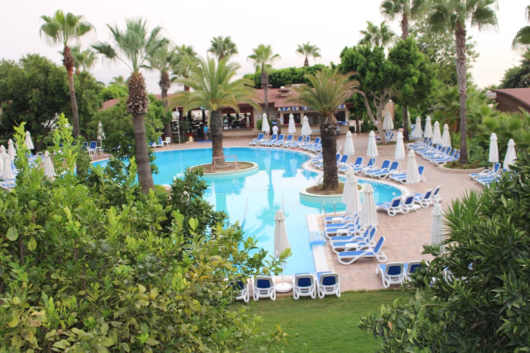 Pool vom Restaurant Hotel Grand Side