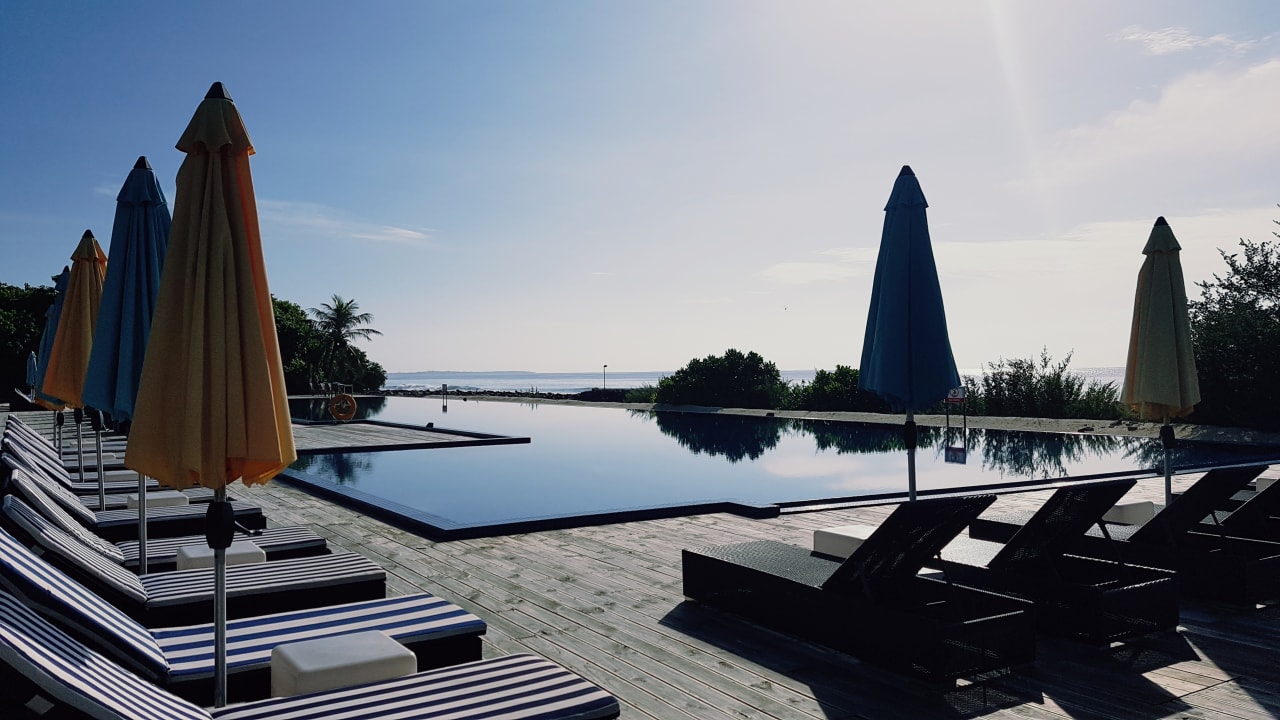 Pool Atmosphere Kanifushi Maldives