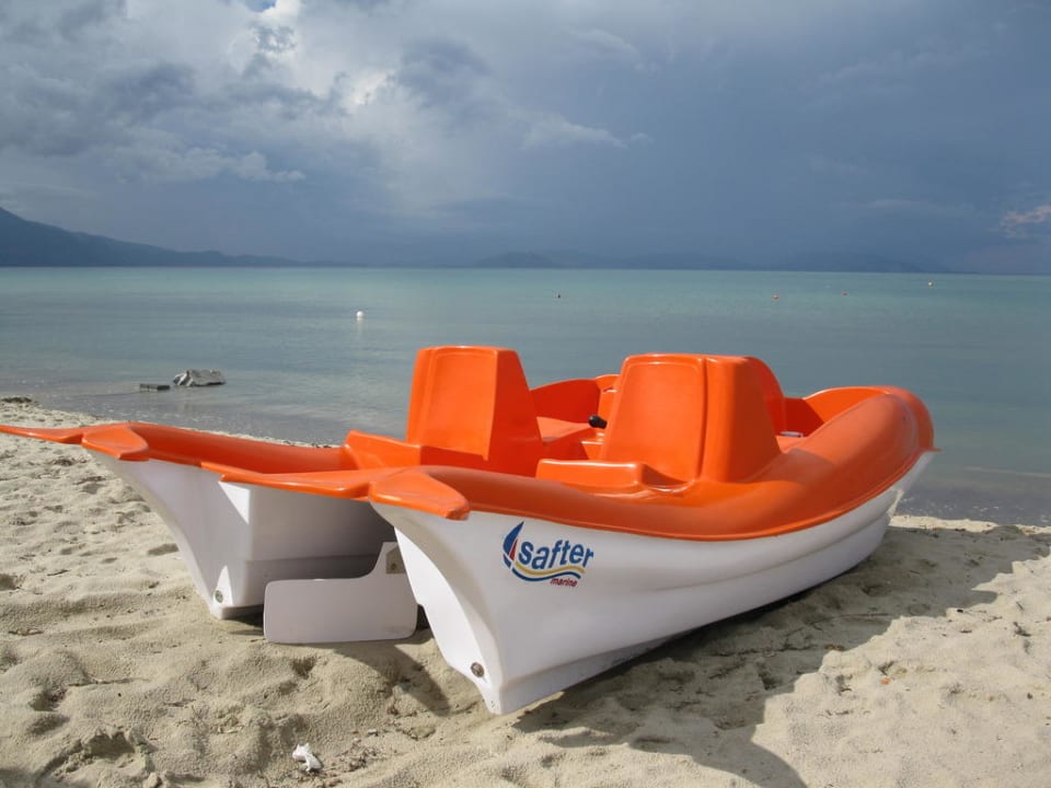 Boot am Strand Grand Belish Resort Hotel & Spa