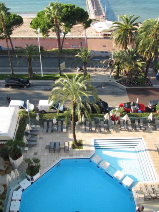 Pool und Strand von oben Grand Hyatt Cannes Hotel Martinez