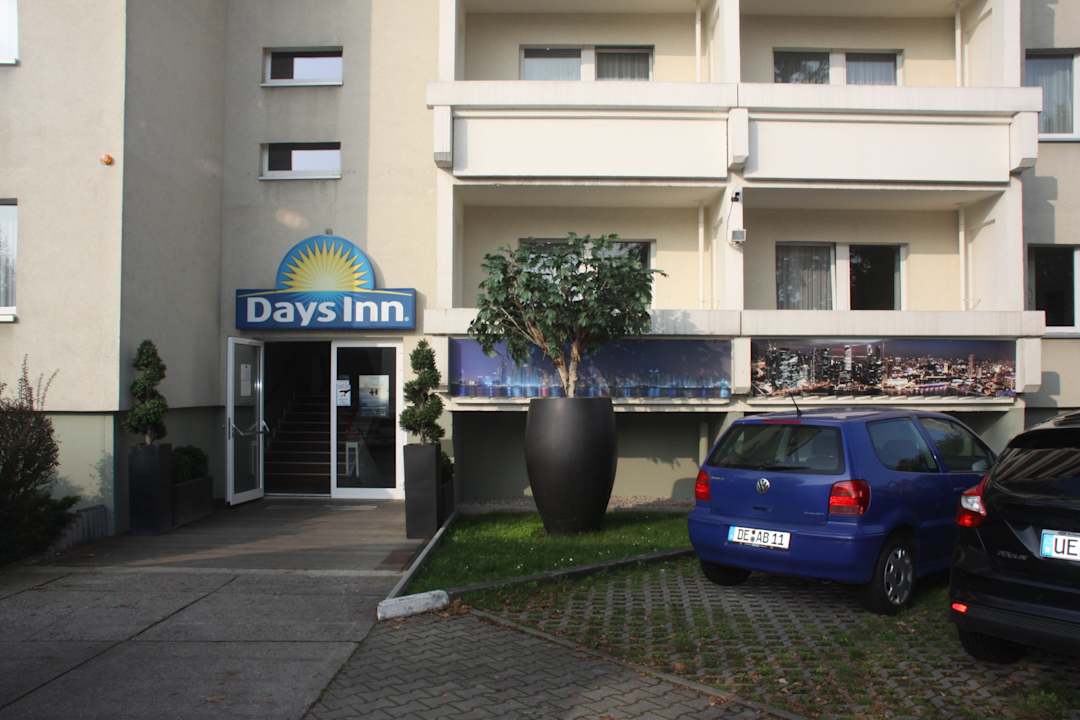 Der Lieferanteneingang.... Days Inn Leipzig City Centre