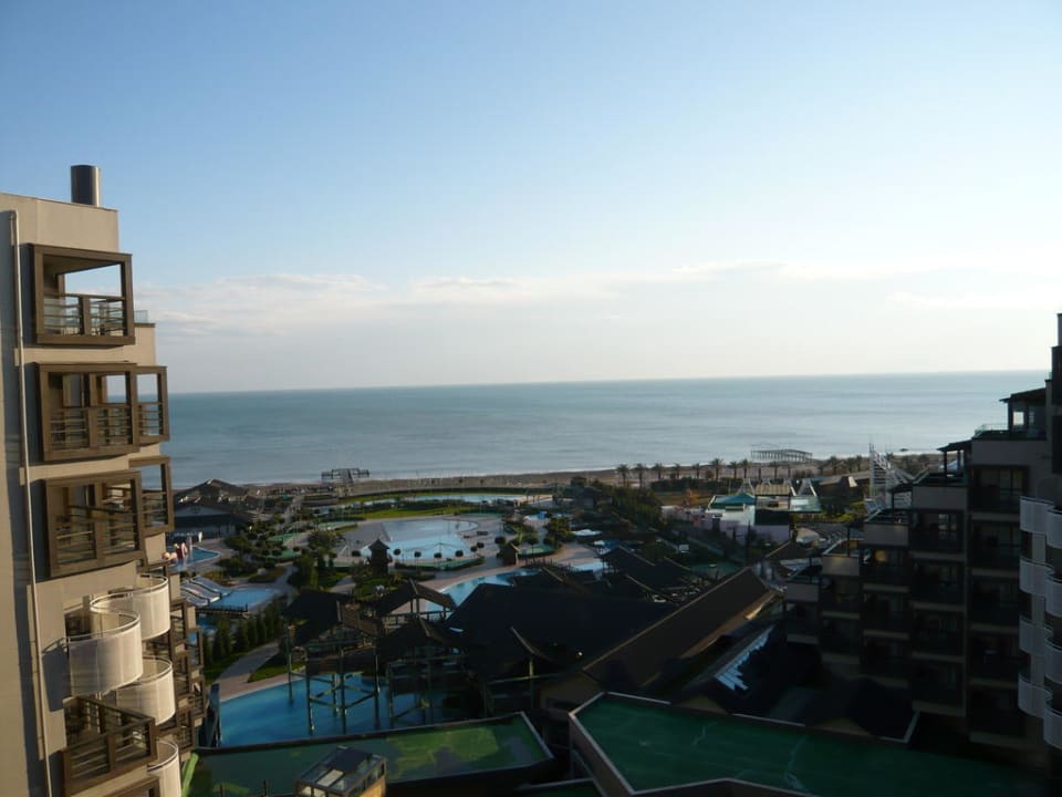 Poolanlage und Meer Limak Lara Deluxe Hotel & Resort