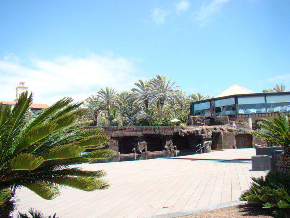 Restaurant rechts des Pools Lopesan Costa Meloneras, Resort & Spa
