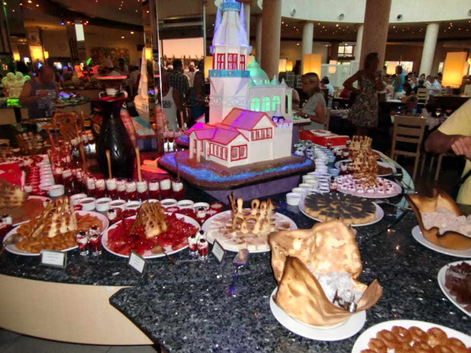 Süßspeisenauswahl beim Abendbüffet TUI BLUE Palm Garden