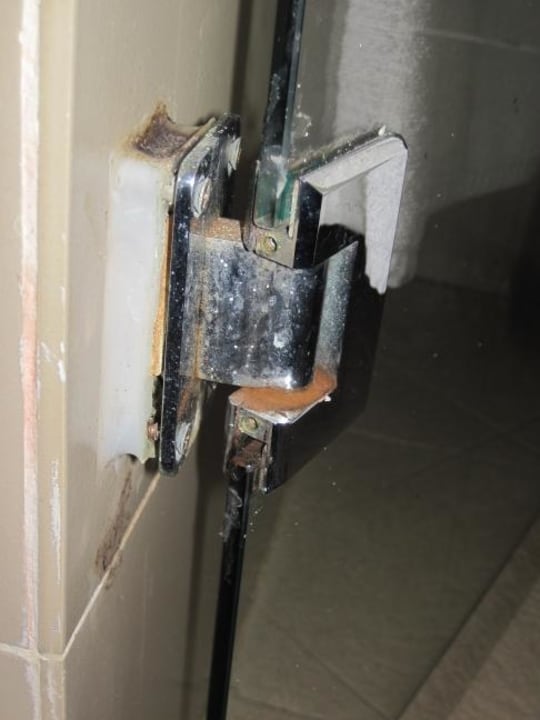 Verankerung Duschtür Mermaid Hotel & Club