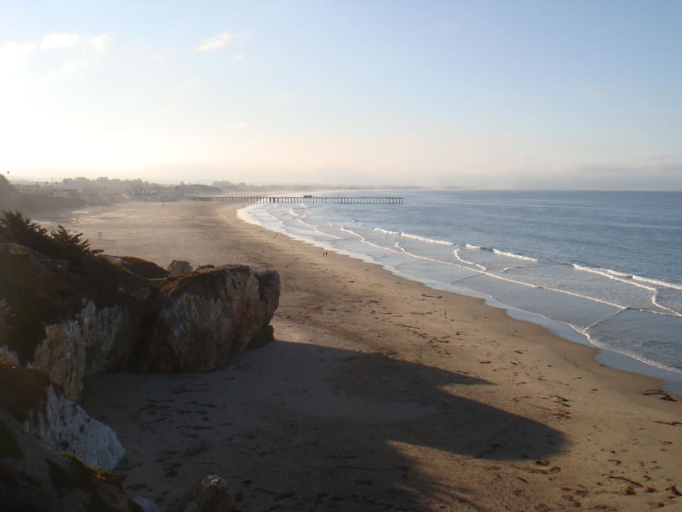 Der Ausblick vom Pool aus Hotel Cottage Inn By the Sea