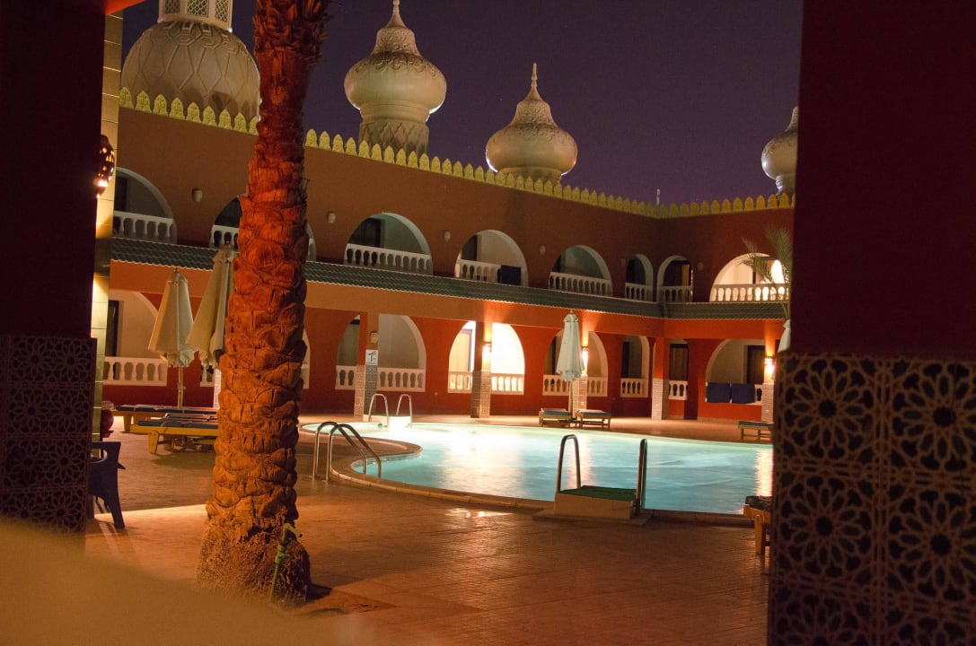 Innenhof am Abend Pickalbatros Alf Leila Wa Leila Resort - Neverland Hurghada