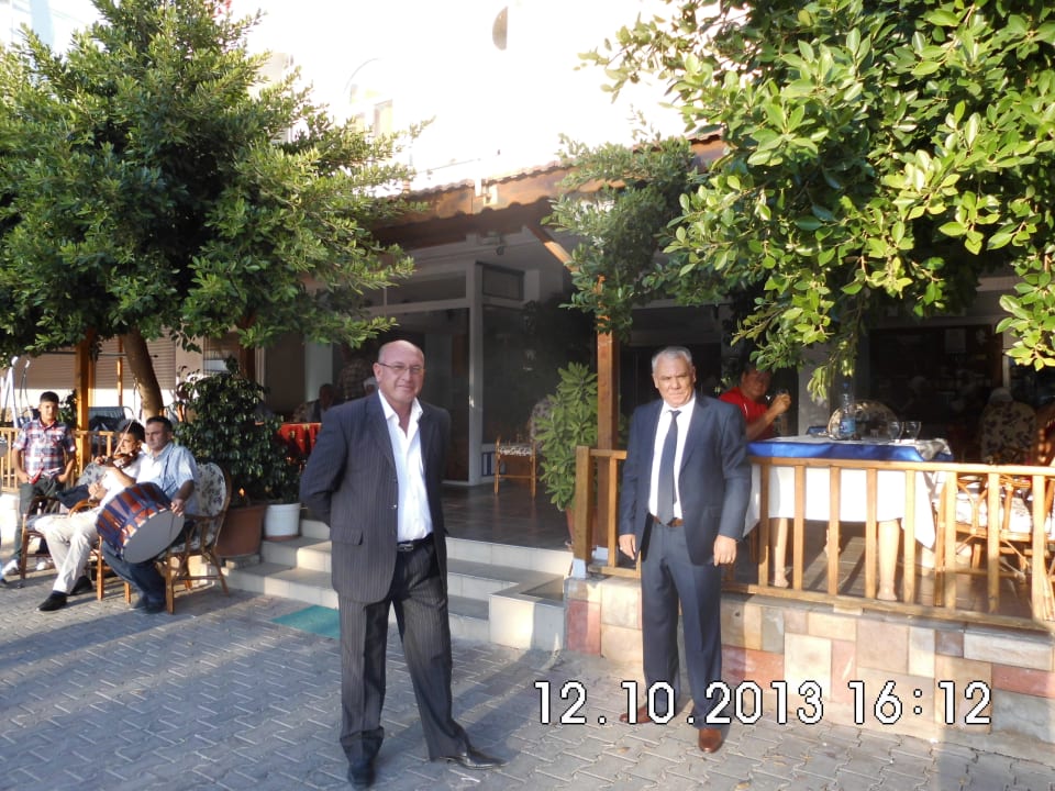 Hotelbesitzer Musin Serin mit Schwager Hotel Peine