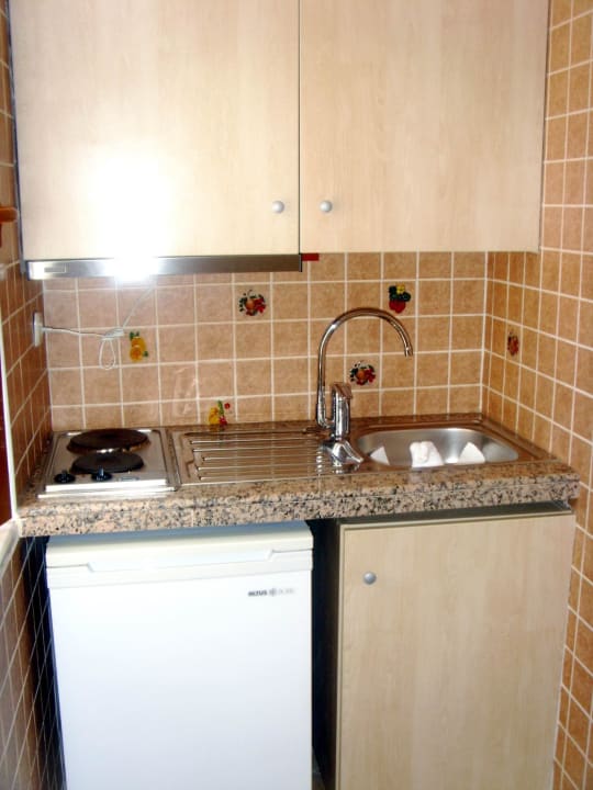 Küchenzeile mit Kühlschrank VONRESORT Golden Beach