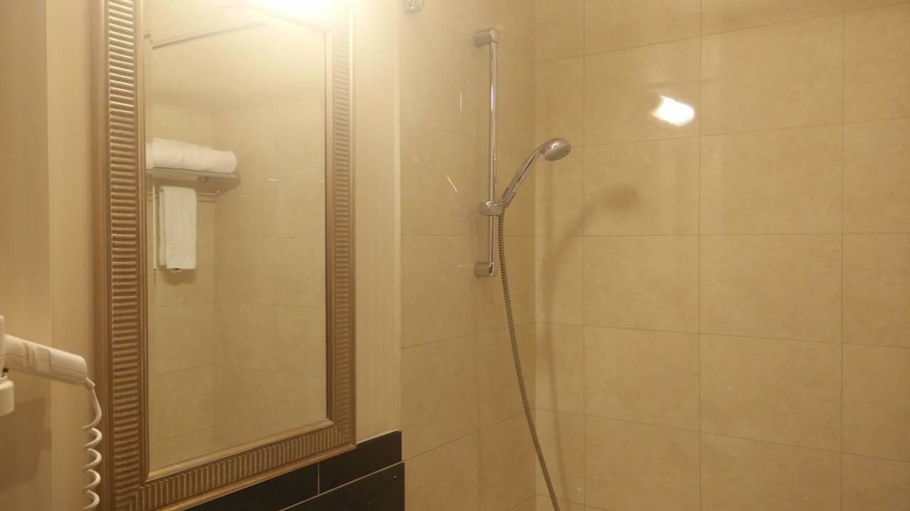 Łazienka Hotel Courtyard by Marriott Warsaw Airport