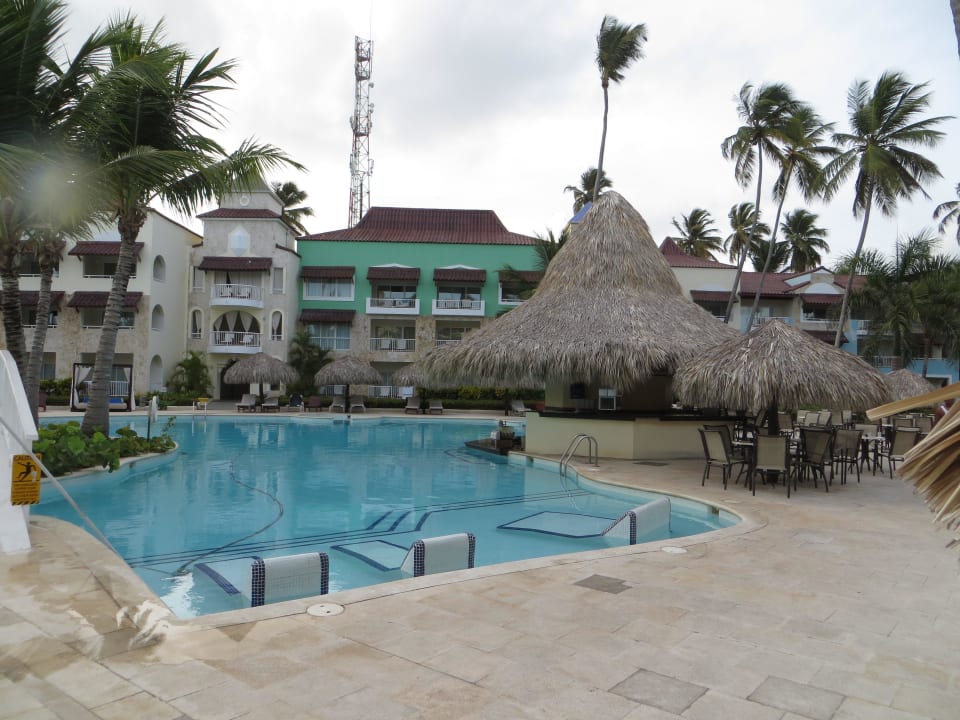 Blick auf Poolbar Grand Palladium Select Bávaro Resort & Spa