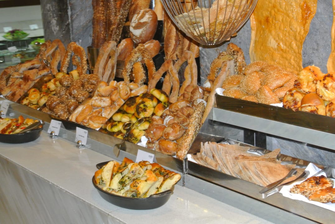 Rosewater- Brotauswahl Conrad Abu Dhabi Etihad Towers