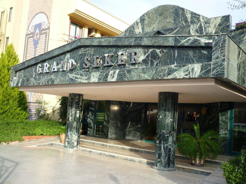 Eingang Grand Seker Hotel