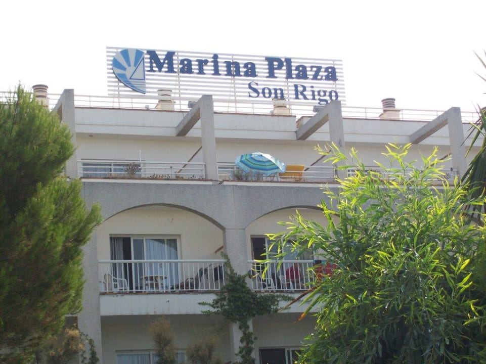 Die Sicht vom Pool aufs Marina Plaza Aparthotel Houm Plaza Son Rigo