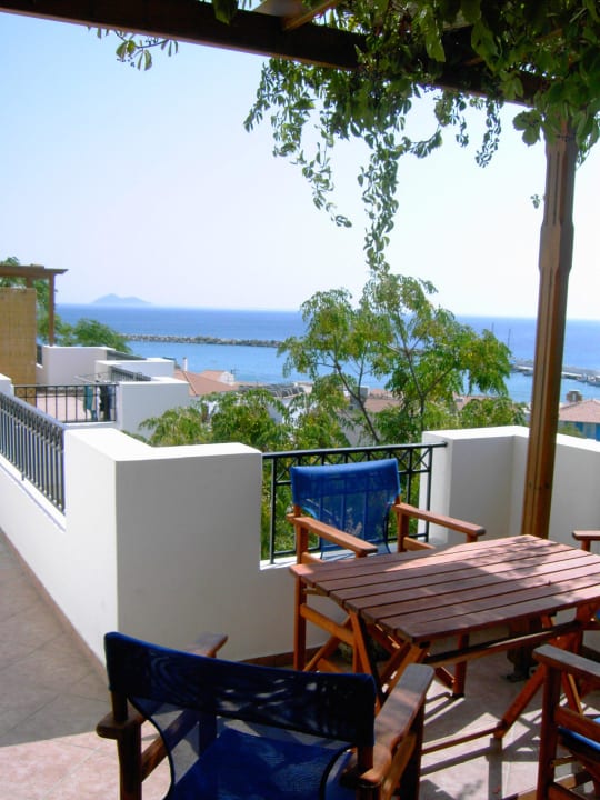 Alle Terrassen haben  Sonnenschutz Apartments Kallisto