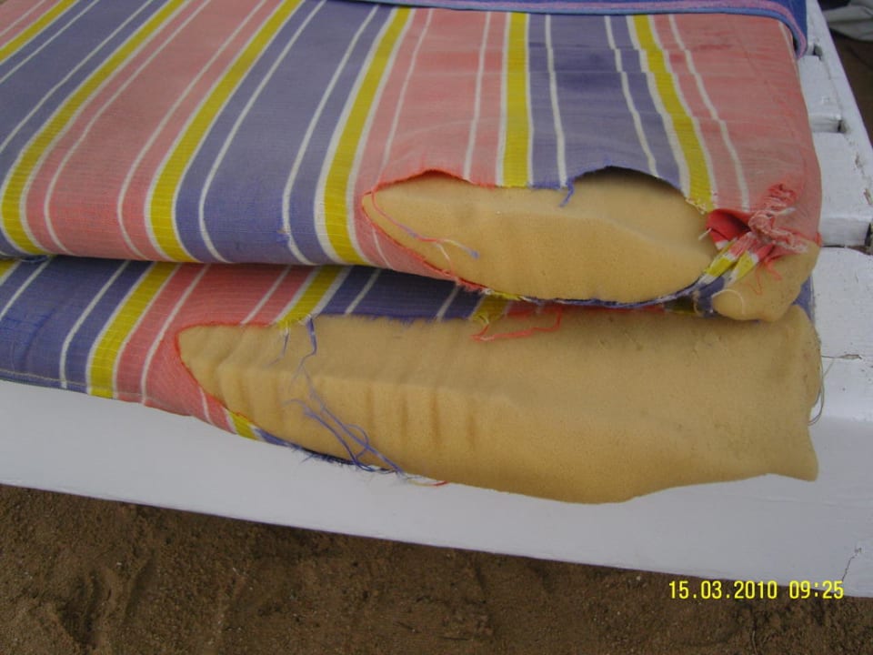 Zerissene Auflagen Lotus Bay Beach Resort