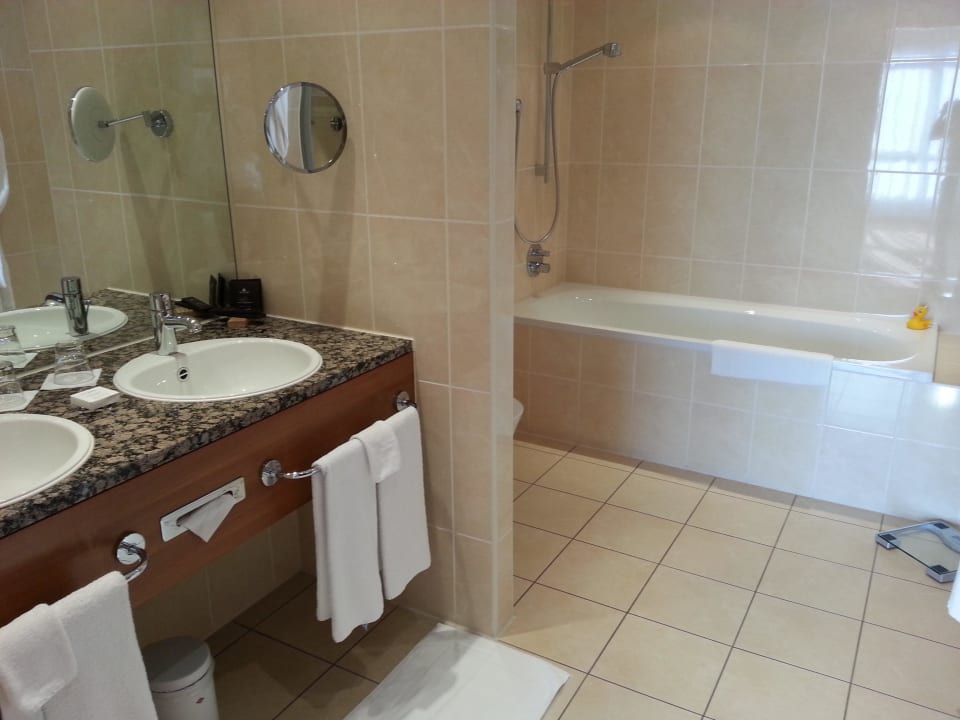 Badezimmer Dorint Hotel am Dom Erfurt