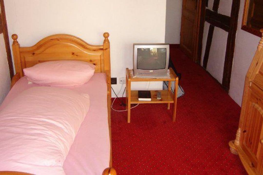 Zimmeransicht Bett Hotel Schäpfle Stammhaus