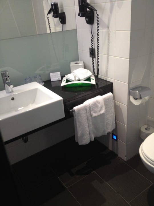 Badezimmer in ausreichender Grösse Holiday Inn Bern - Westside