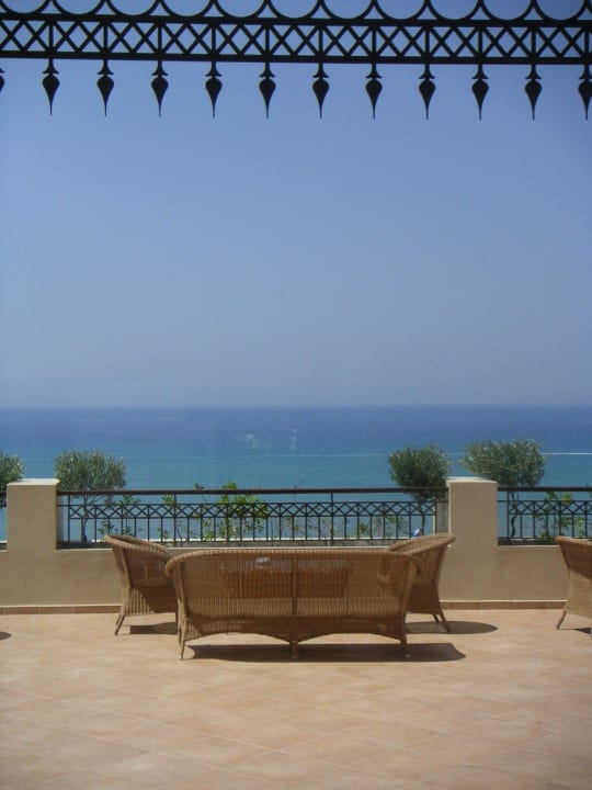 Der Blick von der Hotelterrasse aufs Meer Top Grecotel Olympia Oasis & Aquapark