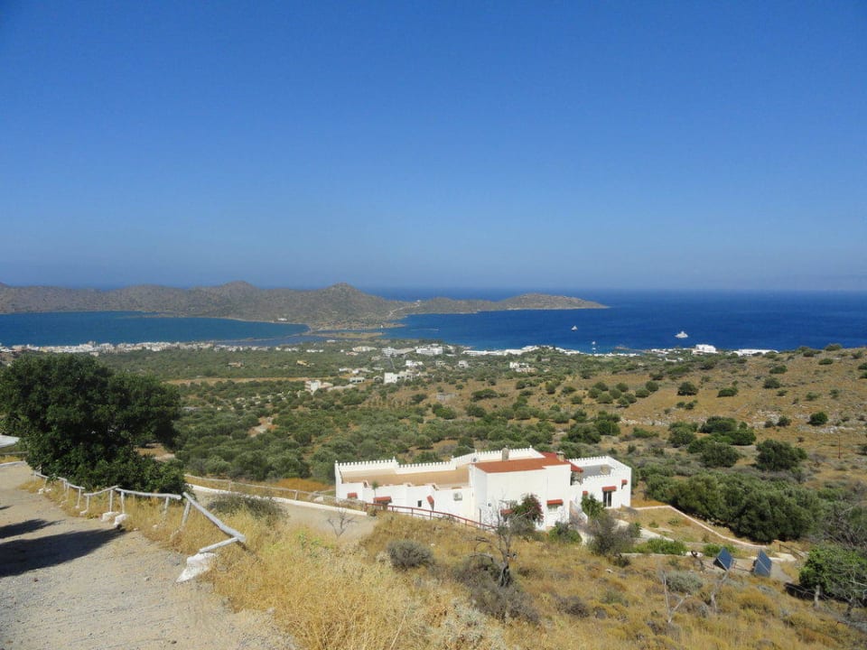 Chemin derrière l’hôtel Elounda Residence Resort & Waterpark