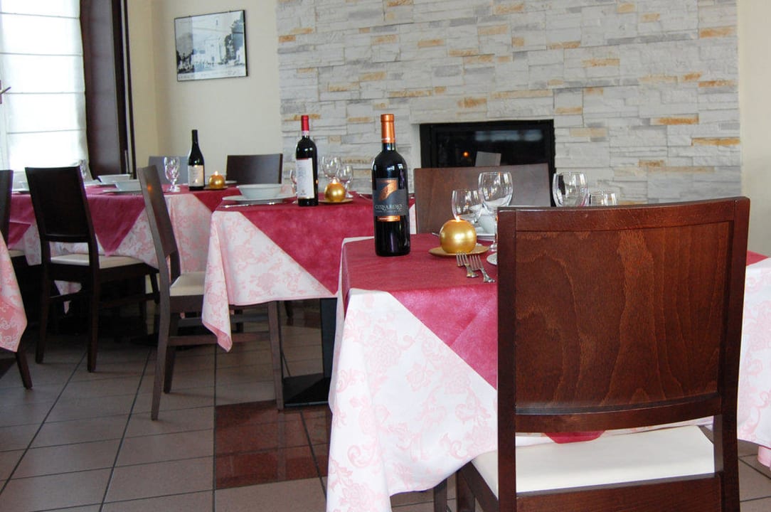 Vista del ristorante interno Hotel Albergo del Cacciatore