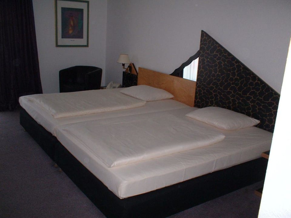 Bett Juniorsuite 252 Hotel Arvena Kongress