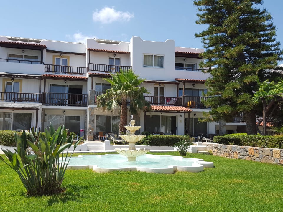 Innenhofbereich Alexander Beach Hotel & Village Resort