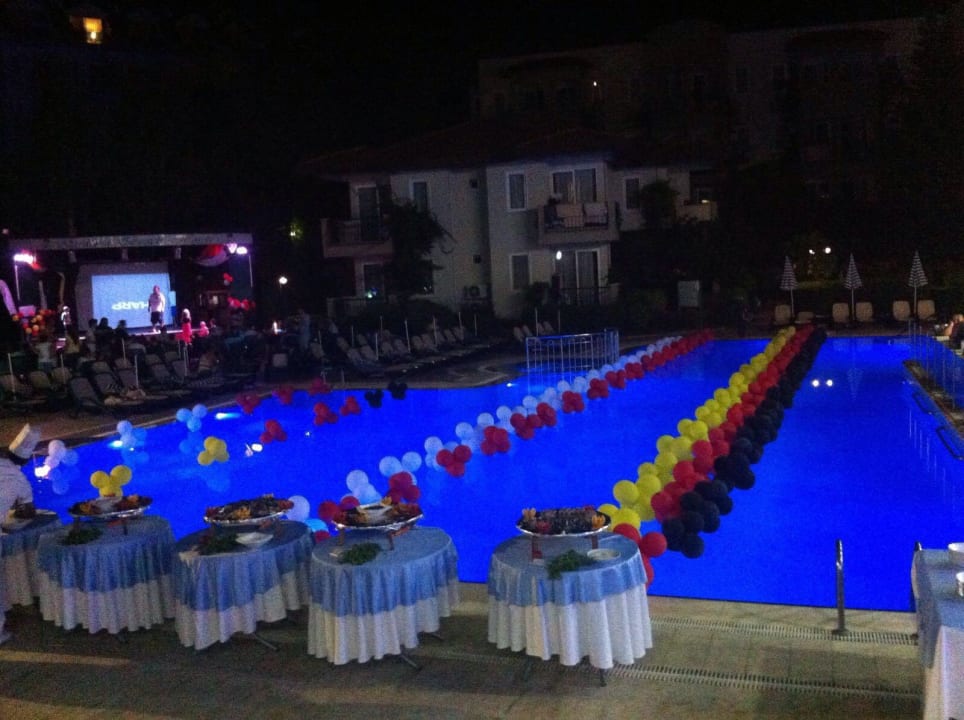 Pool geschmückt Hotel Gardenia Beach