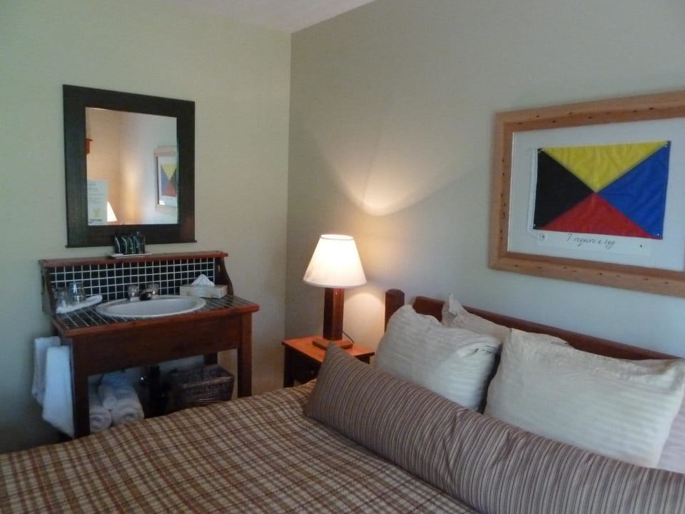 Bett mit Waschbecken Hotel Middle Beach Lodge