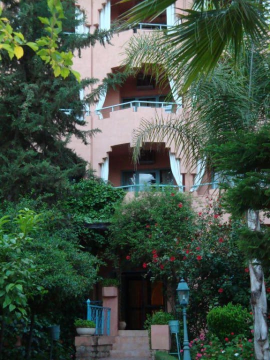 Im Hotelgarten Hotel Le Tazarkount