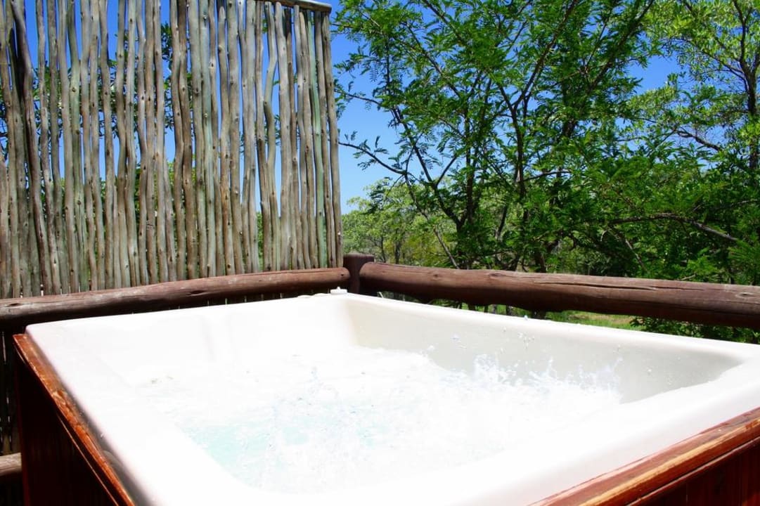 Jacuzzi Nkambeni Tented Lodge