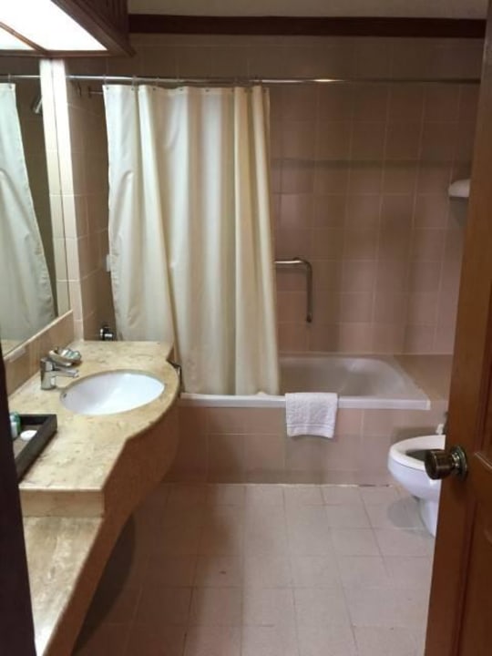 Bad Hotel Felix River Kwai