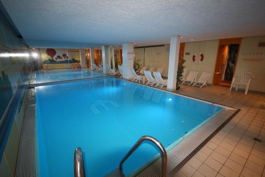 Indoor Pool Ringhotel Loew's Merkur