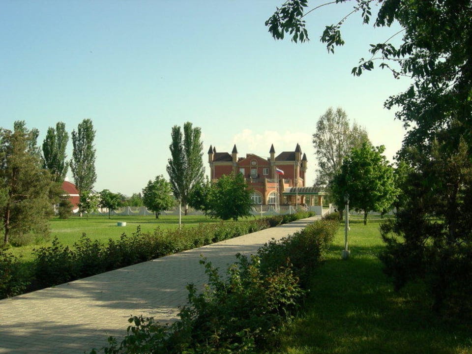 Территория отеля Приазовье Hotel Priazovye