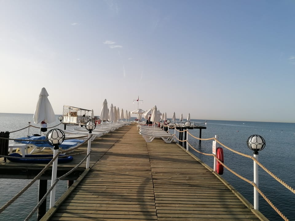 Strand Saturn Palace Resort Hotel