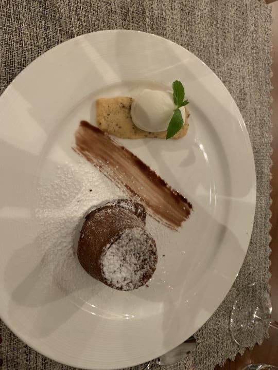 Zimmer Acanthus Cennet Barut Collection