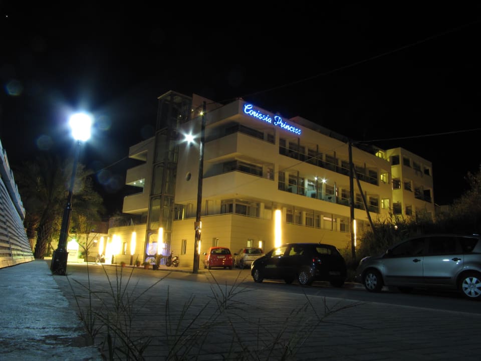 Hotel bei Nacht Hotel Corissia Princess