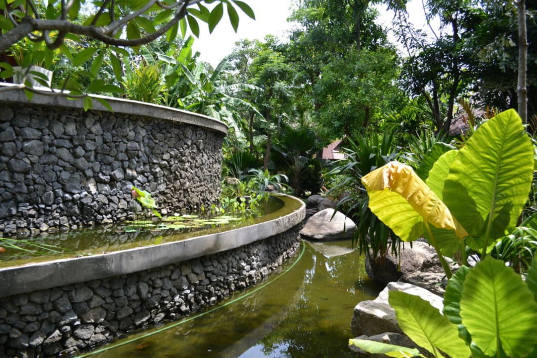 Teil der Wasseranlage durch das ganze Hotel Nora Beach Resort & Spa