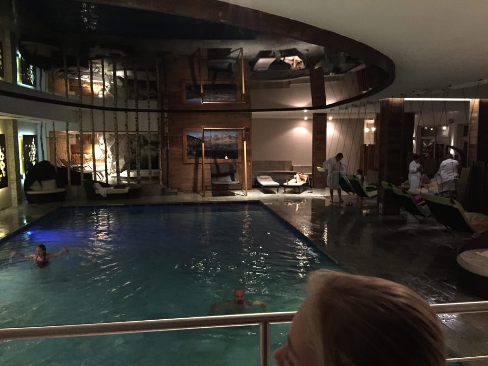 Schwimmbad STROBLHOF Active Family SPA Resort